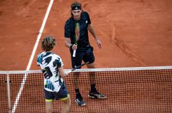 开云APP-西班牙网球队爆冷日本网球队，西西帕斯完成帽子戏法的简单介绍