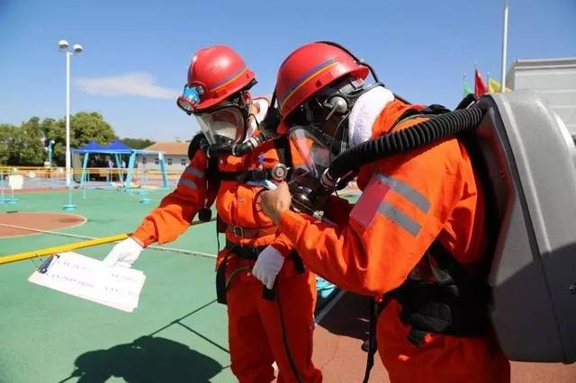 东西方巅峰对决,劲旅争霸,各展其长的简单介绍 东西方巅峰对决,劲旅争霸,各展其长的简单介绍