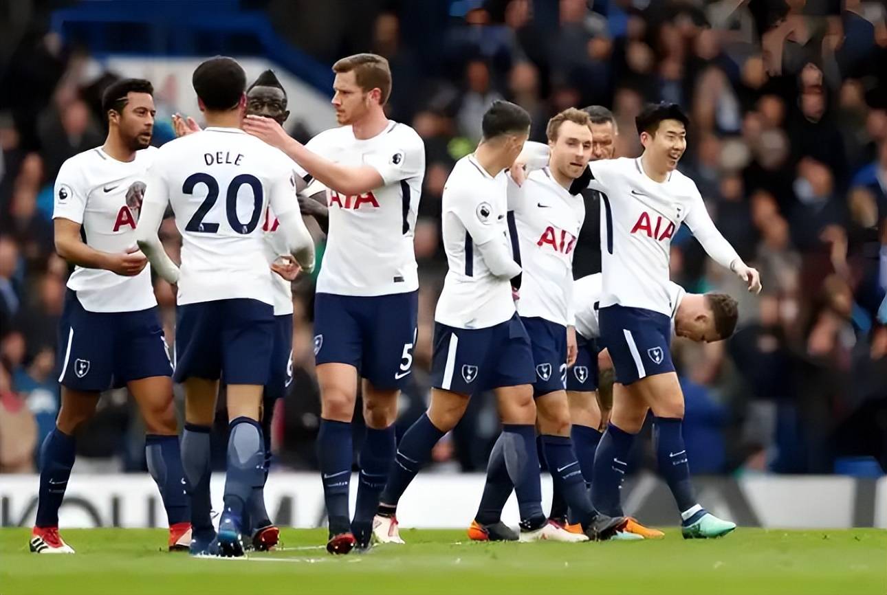 包含法兰克福球员之间默契配合，球队士气高昂的词条