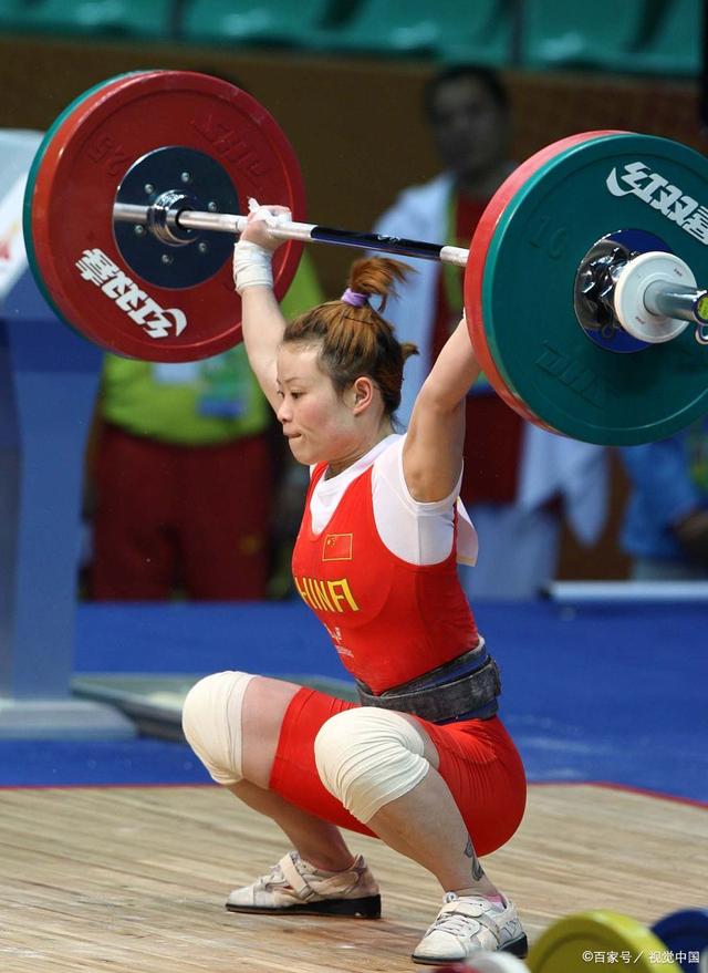 包含墨西哥举重运动员突破个人极限的词条