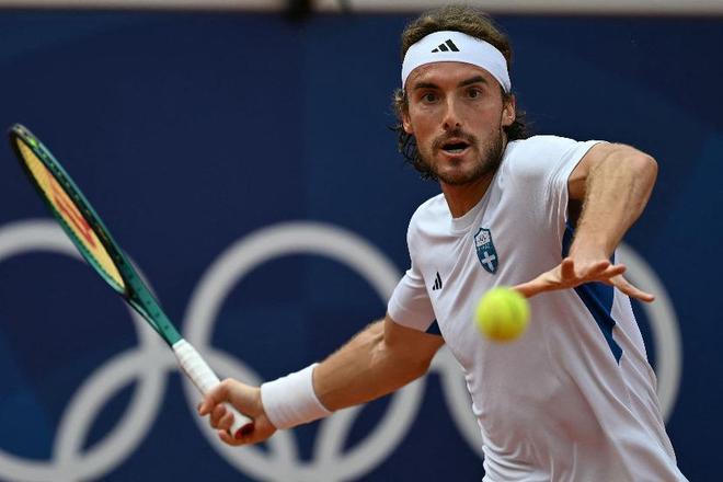 美国网球队力克日本网球队，西西帕斯爆发神勇的简单介绍