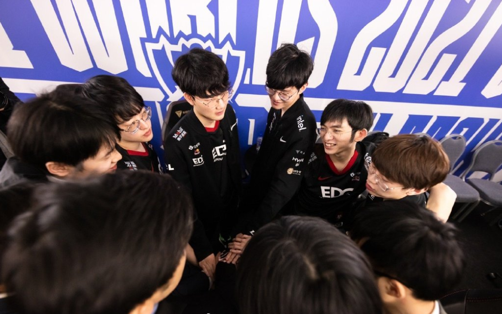 包含冷静与激情交织！LPL完美收官的词条